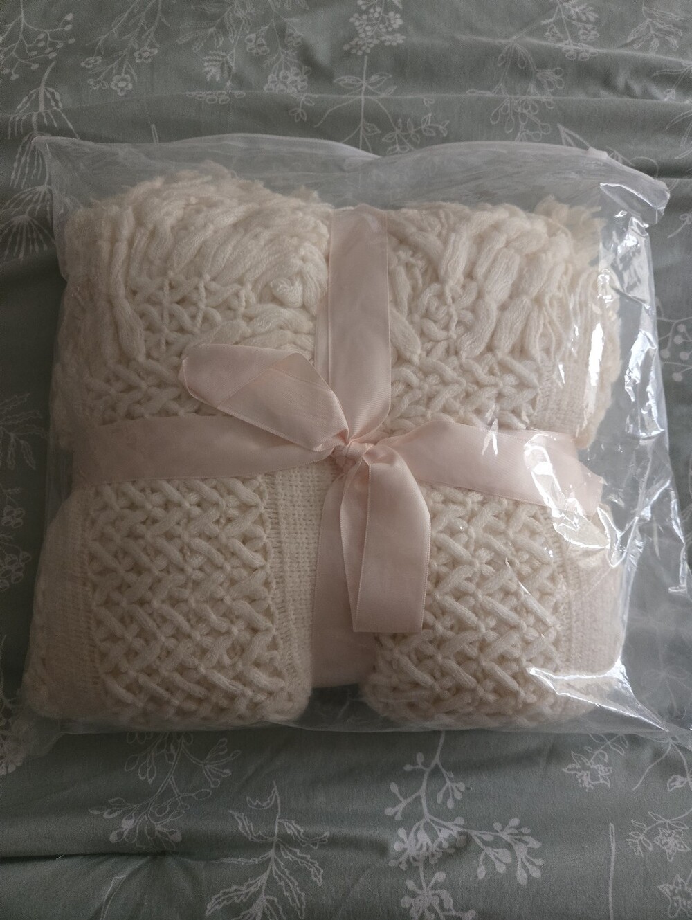 Amazon Cozy Knit Throw Blanket - Cream - NEW And NEVER USED